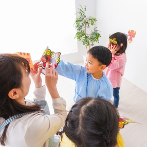 節分の行事に触れ合う子どもたち
