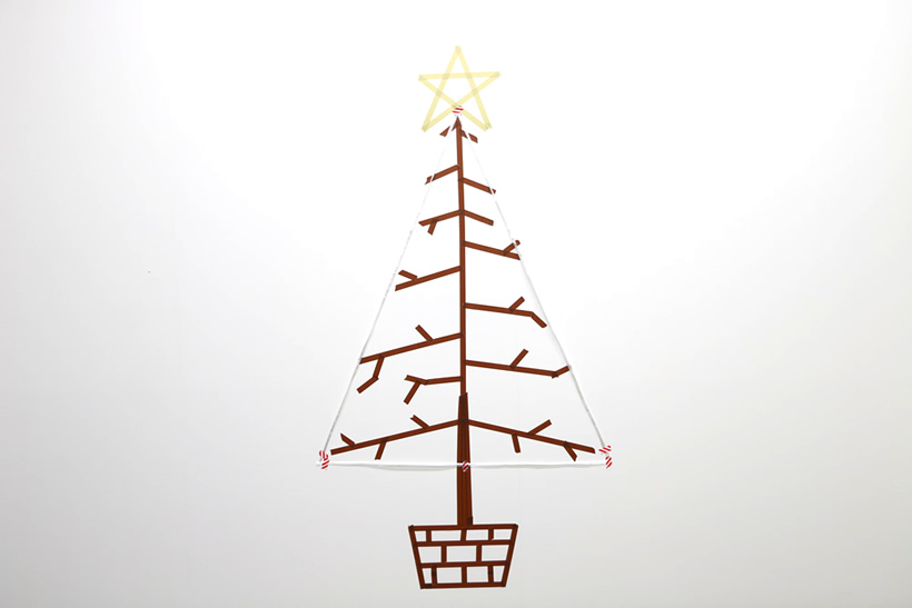 保育園のクリスマス制作 クリスマスツリーをマスキングテープだけで楽しく作ろう キラライク