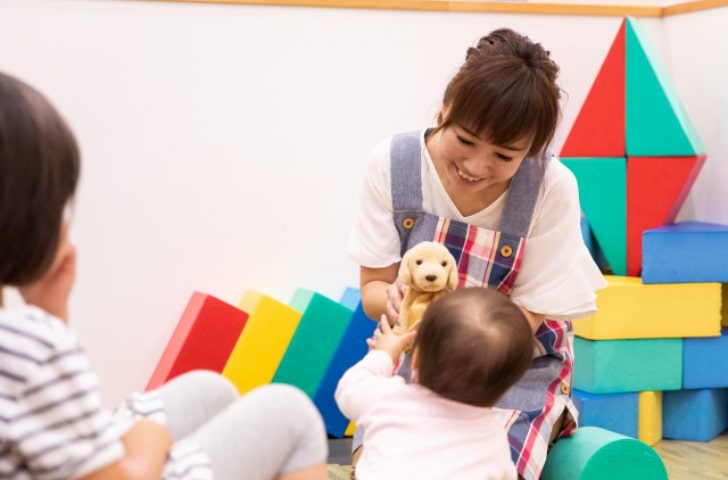 保育園で活用できる1歳児の室内遊び 発達に合わせた室内遊びアイデア キラライク