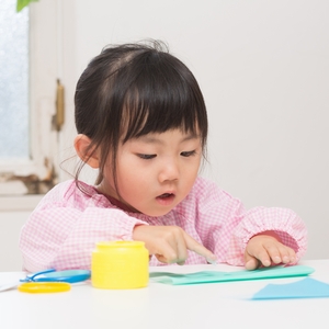 工作をする子ども
