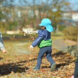 冬の自然を味わう子どもたち 