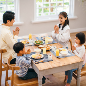 家族で食べ物への感謝